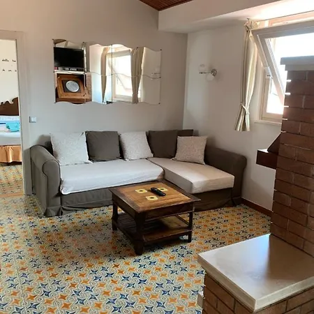 Attico Mansardato Affacciato Sul Cuore Di Apartamento