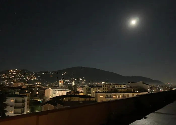 Lejlighed Attico Mansardato Affacciato Sul Cuore Di